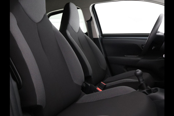 Toyota Aygo 1.0 VVT-i X-Fun Sport + Coral Red Pack | 1e eigenaar | Dealer onderhouden | Airco | Privacy Glass | Elektrische ramen |