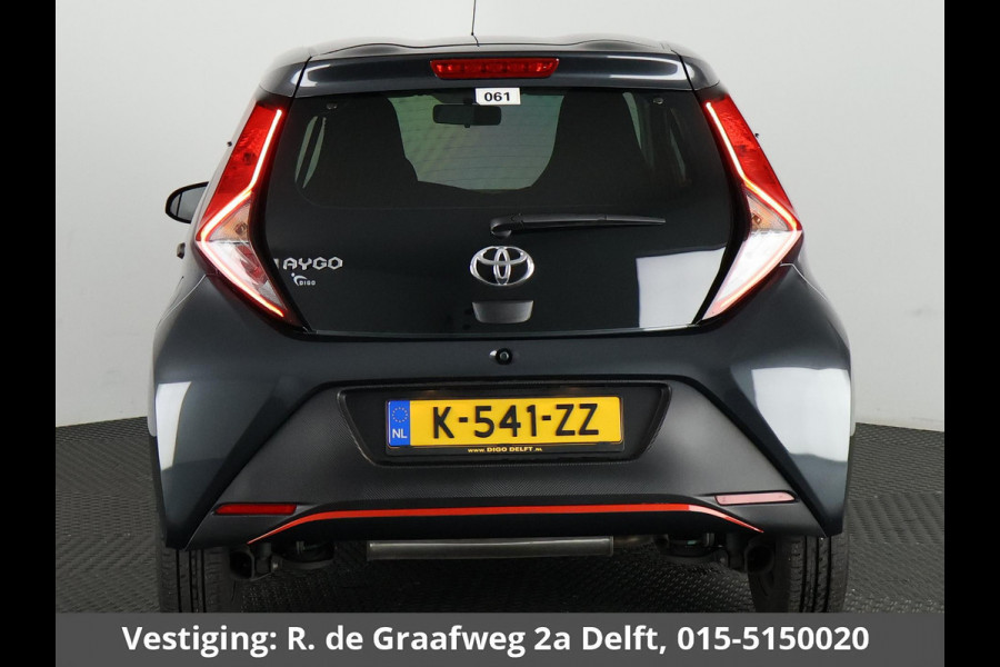 Toyota Aygo 1.0 VVT-i X-Fun Sport + Coral Red Pack | 1e eigenaar | Dealer onderhouden | Airco | Privacy Glass | Elektrische ramen |