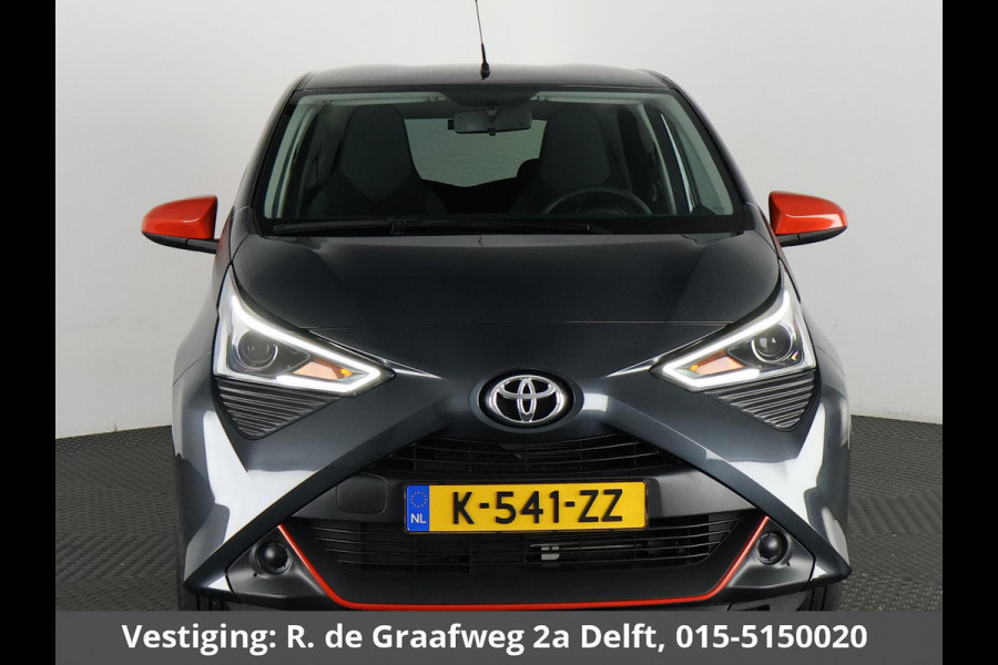 Toyota Aygo 1.0 VVT-i X-Fun Sport + Coral Red Pack | 1e eigenaar | Dealer onderhouden | Airco | Privacy Glass | Elektrische ramen |