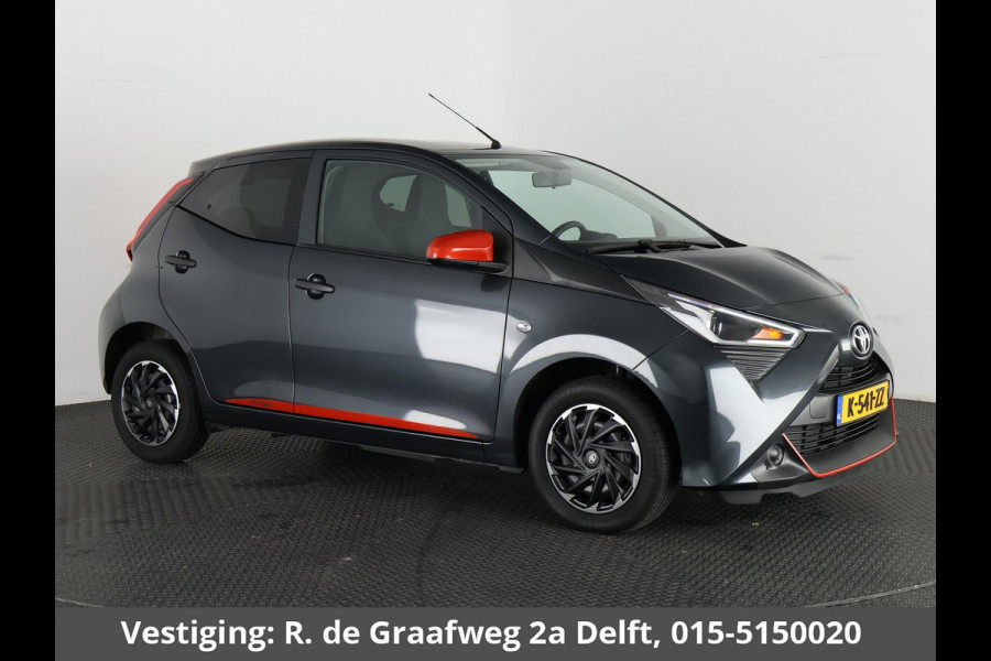 Toyota Aygo 1.0 VVT-i X-Fun Sport + Coral Red Pack | 1e eigenaar | Dealer onderhouden | Airco | Privacy Glass | Elektrische ramen |
