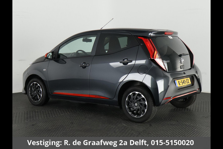 Toyota Aygo 1.0 VVT-i X-Fun Sport + Coral Red Pack | 1e eigenaar | Dealer onderhouden | Airco | Privacy Glass | Elektrische ramen |