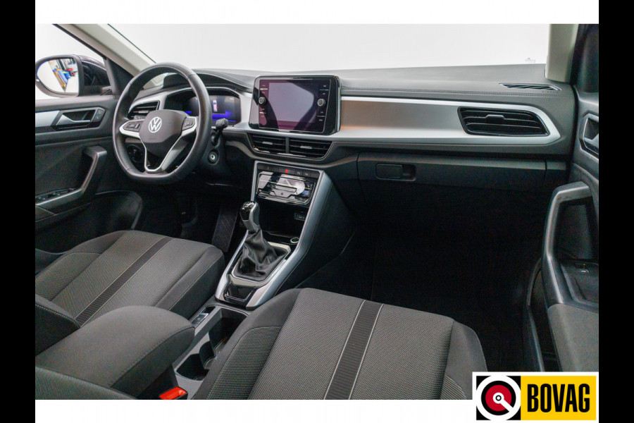 Volkswagen T-Roc 1.0 TSI 116 PK Business Edition | Stoelverw. | Apple Carplay / Android auto | PDC V+A | Automatisch inparkeren, Climate control, all season banden, extra getint glas achter
