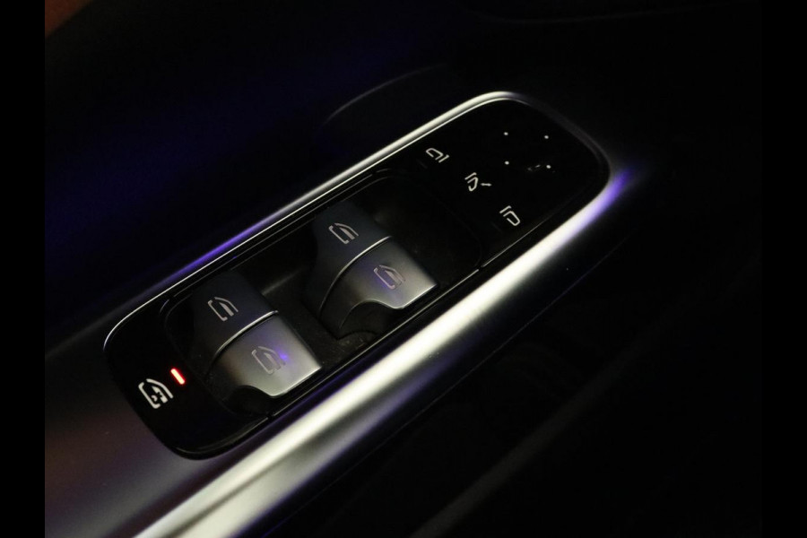 Mercedes-Benz C-Klasse 300e AMG Line | Panoramadak | Trekhaak | 360 Camera | Leder | Stoelverwarming | Adaptive cruise | Memory | Sfeerverlichting | PHEV | Plug In