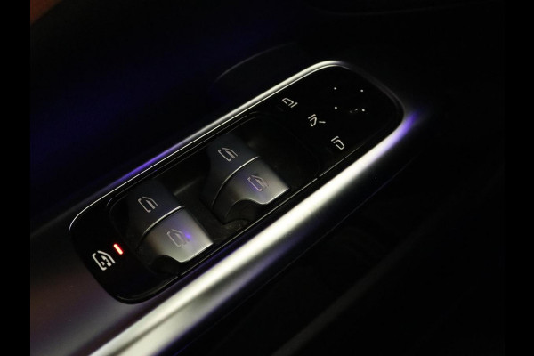 Mercedes-Benz C-Klasse 300e AMG Line | Panoramadak | Trekhaak | 360 Camera | Leder | Stoelverwarming | Adaptive cruise | Memory | Sfeerverlichting | PHEV | Plug In