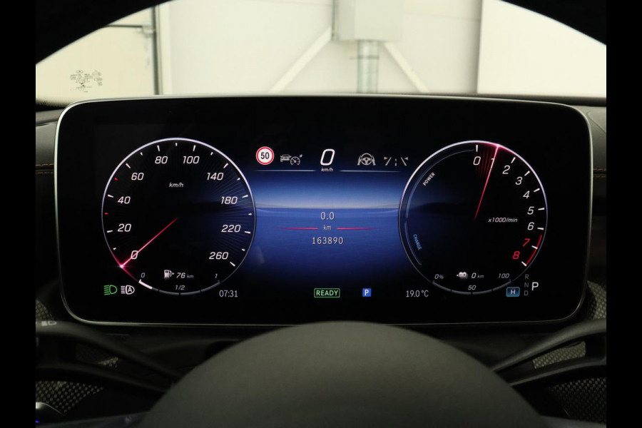 Mercedes-Benz C-Klasse 300e AMG Line | Panoramadak | Trekhaak | 360 Camera | Leder | Stoelverwarming | Adaptive cruise | Memory | Sfeerverlichting | PHEV | Plug In