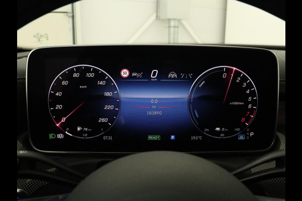 Mercedes-Benz C-Klasse 300e AMG Line | Panoramadak | Trekhaak | 360 Camera | Leder | Stoelverwarming | Adaptive cruise | Memory | Sfeerverlichting | PHEV | Plug In