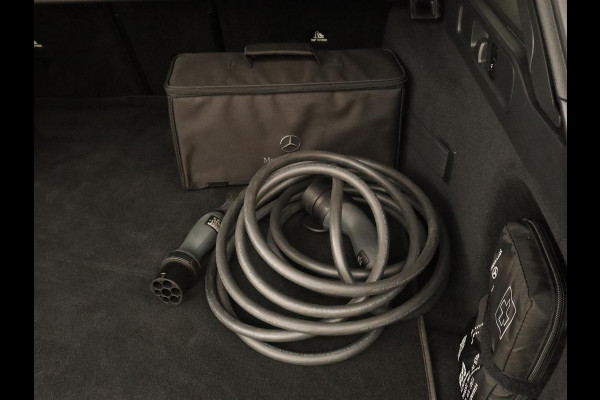 Mercedes-Benz C-Klasse 300e AMG Line | Panoramadak | Trekhaak | 360 Camera | Leder | Stoelverwarming | Adaptive cruise | Memory | Sfeerverlichting | PHEV | Plug In