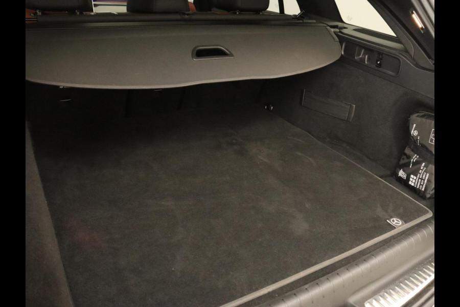 Mercedes-Benz C-Klasse 300e AMG Line | Panoramadak | Trekhaak | 360 Camera | Leder | Stoelverwarming | Adaptive cruise | Memory | Sfeerverlichting | PHEV | Plug In