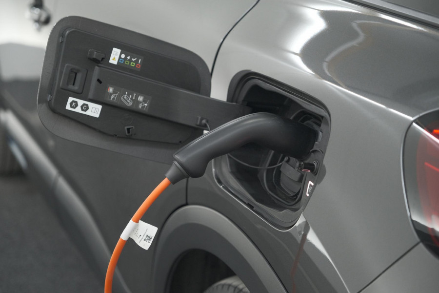 Citroën Ë-C4 Shine 50 kWh | Camera | Pack Winter | Apple Carplay | Navigatie