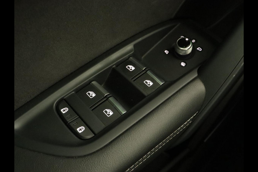 Audi Q5 55 TFSIe S edition | Panoramadak | 360 Camera | Massage | Adaptive cruise | Bang & Olufsen | Luchtvering | Head-Up | Achterbankverwarming | Carplay | Trekhaak | Stuurverwarming | Matrix LED | PHEV | Plug In
