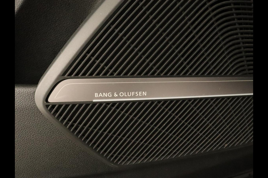 Audi Q5 55 TFSIe S edition | Panoramadak | 360 Camera | Massage | Adaptive cruise | Bang & Olufsen | Luchtvering | Head-Up | Achterbankverwarming | Carplay | Trekhaak | Stuurverwarming | Matrix LED | PHEV | Plug In