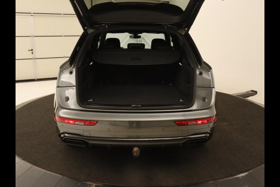 Audi Q5 55 TFSIe S edition | Panoramadak | 360 Camera | Massage | Adaptive cruise | Bang & Olufsen | Luchtvering | Head-Up | Achterbankverwarming | Carplay | Trekhaak | Stuurverwarming | Matrix LED | PHEV | Plug In