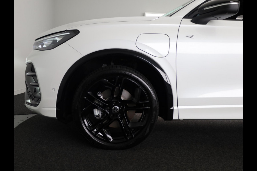 Volkswagen Tiguan 1.5 eHybrid R-Line Edition 204PK PHEV | Verlengde garantie | Panorama dak | Trekhaak | Black Style | Matrix koplampen |  Assistance pakket plus |