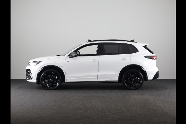 Volkswagen Tiguan 1.5 eHybrid R-Line Edition 204PK PHEV | Verlengde garantie | Panorama dak | Trekhaak | Black Style | Matrix koplampen |  Assistance pakket plus |