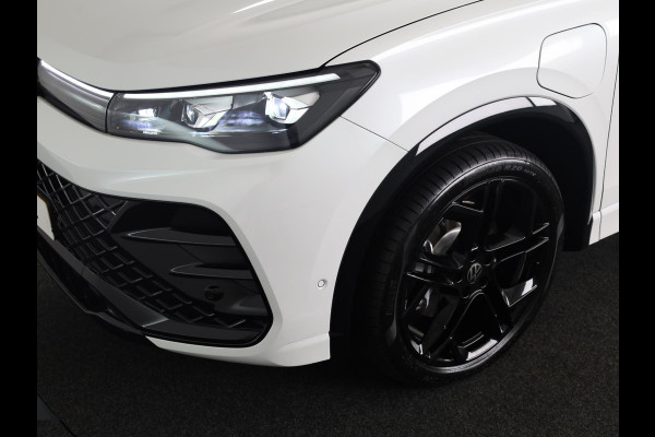 Volkswagen Tiguan 1.5 eHybrid R-Line Edition 204PK PHEV | Verlengde garantie | Panorama dak | Trekhaak | Black Style | Matrix koplampen |  Assistance pakket plus |