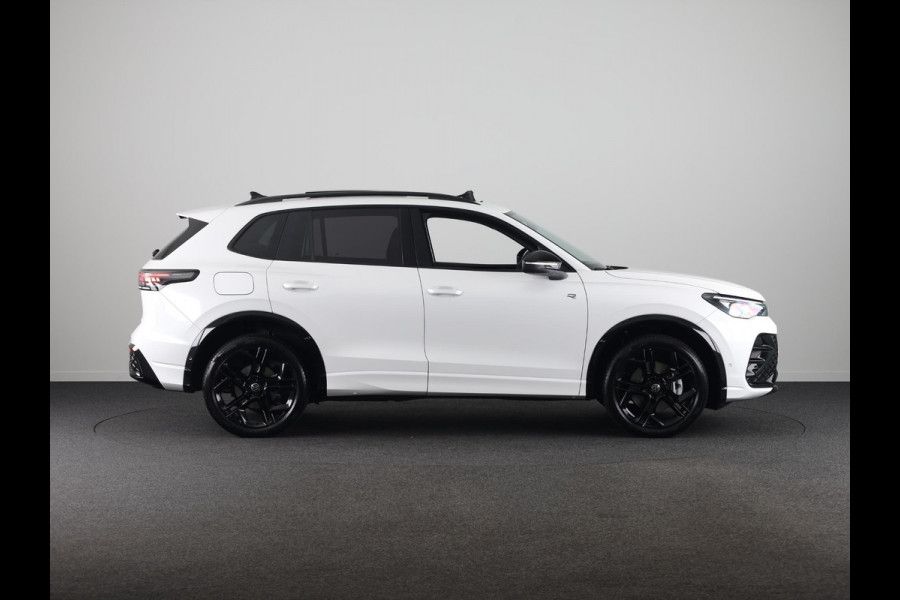 Volkswagen Tiguan 1.5 eHybrid R-Line Edition 204PK PHEV | Verlengde garantie | Panorama dak | Trekhaak | Black Style | Matrix koplampen |  Assistance pakket plus |