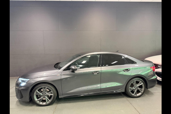 Audi A3 Limousine 35 TFSI 2X S-LINE BLACK-LINE V-COCKPIT/NAVI/DAB/CARPLAY/ECC/PDC/CRUISE///