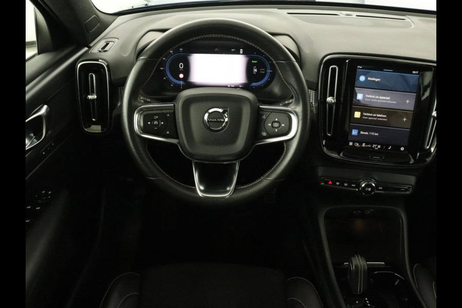 Volvo XC40 Recharge P8 AWD R Design | Panoramadak | Trekhaak | Stoel & stuurverwarming | Adaptive cruise | Carplay | Full LED | Camera | Leder/Alcantara | Keyless