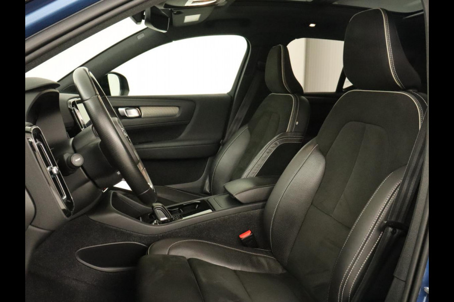 Volvo XC40 Recharge P8 AWD R Design | Panoramadak | Trekhaak | Stoel & stuurverwarming | Adaptive cruise | Carplay | Full LED | Camera | Leder/Alcantara | Keyless