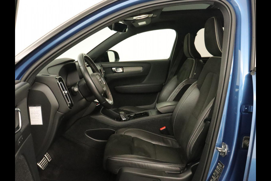 Volvo XC40 Recharge P8 AWD R Design | Panoramadak | Trekhaak | Stoel & stuurverwarming | Adaptive cruise | Carplay | Full LED | Camera | Leder/Alcantara | Keyless