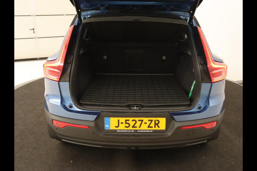 Volvo XC40 Recharge P8 AWD R Design | Panoramadak | Trekhaak | Stoel & stuurverwarming | Adaptive cruise | Carplay | Full LED | Camera | Leder/Alcantara | Keyless