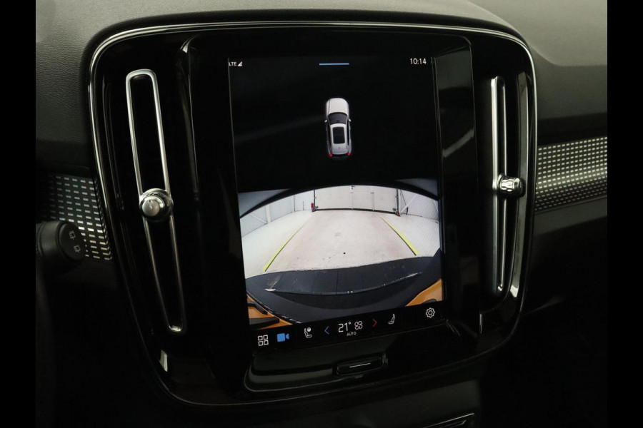 Volvo XC40 Recharge P8 AWD R Design | Panoramadak | Trekhaak | Stoel & stuurverwarming | Adaptive cruise | Carplay | Full LED | Camera | Leder/Alcantara | Keyless