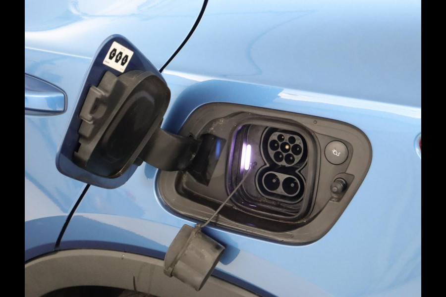 Volvo XC40 Recharge P8 AWD R Design | Panoramadak | Trekhaak | Stoel & stuurverwarming | Adaptive cruise | Carplay | Full LED | Camera | Leder/Alcantara | Keyless