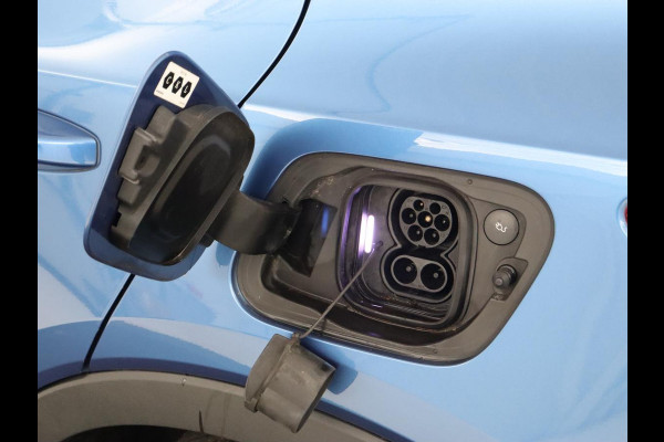 Volvo XC40 Recharge P8 AWD R Design | Panoramadak | Trekhaak | Stoel & stuurverwarming | Adaptive cruise | Carplay | Full LED | Camera | Leder/Alcantara | Keyless
