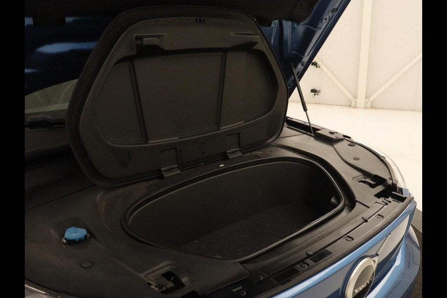 Volvo XC40 Recharge P8 AWD R Design | Panoramadak | Trekhaak | Stoel & stuurverwarming | Adaptive cruise | Carplay | Full LED | Camera | Leder/Alcantara | Keyless