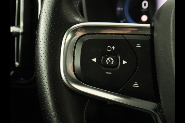 Volvo XC40 Recharge P8 AWD R Design | Panoramadak | Trekhaak | Stoel & stuurverwarming | Adaptive cruise | Carplay | Full LED | Camera | Leder/Alcantara | Keyless