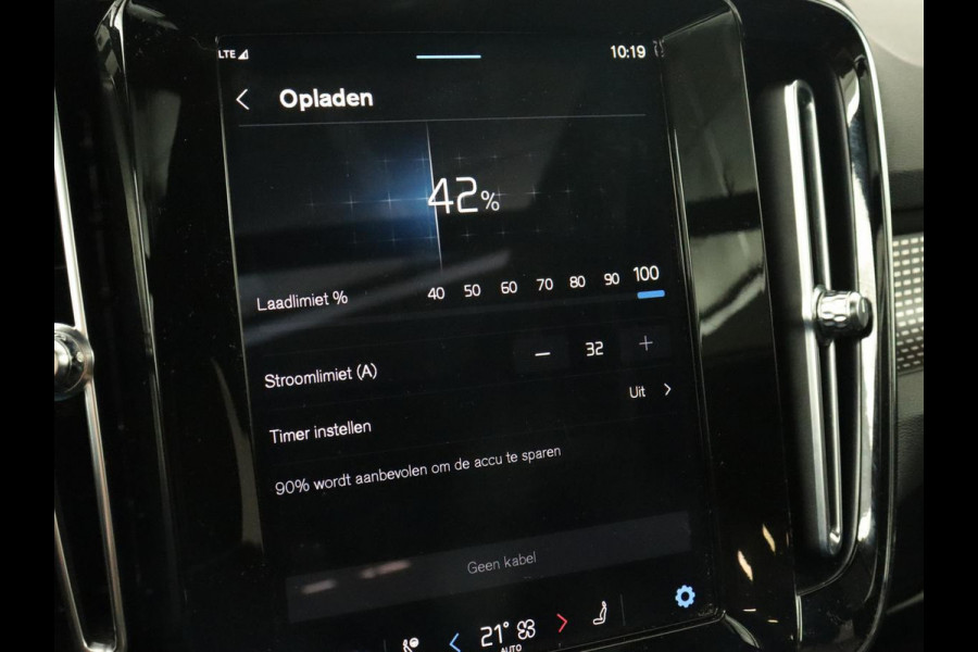 Volvo XC40 Recharge P8 AWD R Design | Panoramadak | Trekhaak | Stoel & stuurverwarming | Adaptive cruise | Carplay | Full LED | Camera | Leder/Alcantara | Keyless