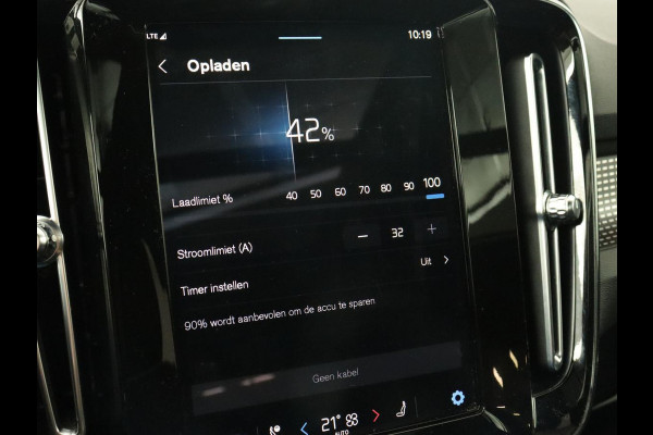Volvo XC40 Recharge P8 AWD R Design | Panoramadak | Trekhaak | Stoel & stuurverwarming | Adaptive cruise | Carplay | Full LED | Camera | Leder/Alcantara | Keyless
