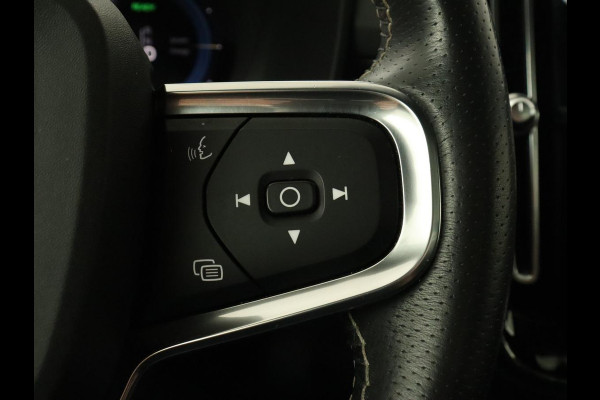 Volvo XC40 Recharge P8 AWD R Design | Panoramadak | Trekhaak | Stoel & stuurverwarming | Adaptive cruise | Carplay | Full LED | Camera | Leder/Alcantara | Keyless