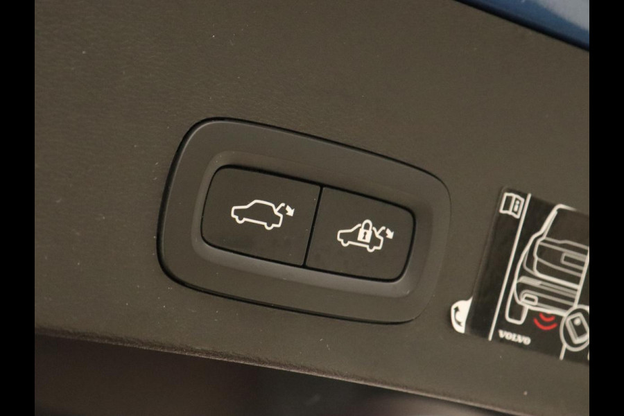 Volvo XC40 Recharge P8 AWD R Design | Panoramadak | Trekhaak | Stoel & stuurverwarming | Adaptive cruise | Carplay | Full LED | Camera | Leder/Alcantara | Keyless