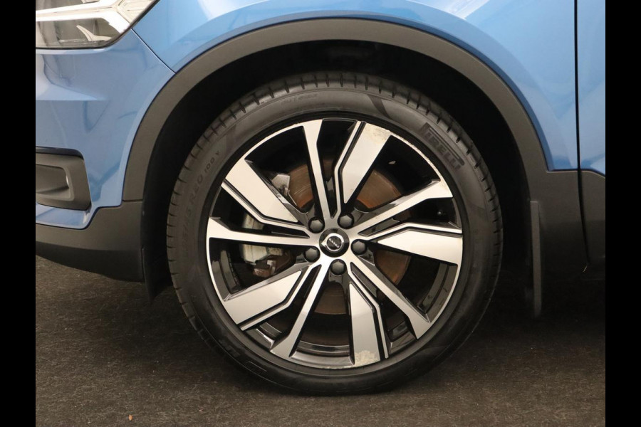 Volvo XC40 Recharge P8 AWD R Design | Panoramadak | Trekhaak | Stoel & stuurverwarming | Adaptive cruise | Carplay | Full LED | Camera | Leder/Alcantara | Keyless