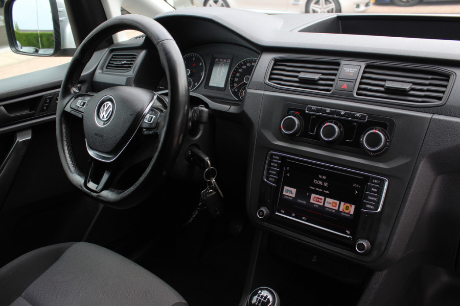 Volkswagen Caddy 2.0 TDI L1H1 BMT Highline / Trekhaak / Apple CarPlay / Navigatie / Xenon / 17'' / Parkeerhulp achter / Zijschuifdeur rechts / Cruise Control