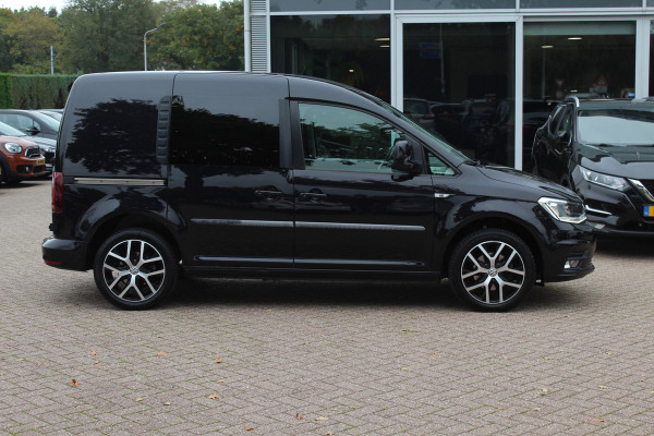 Volkswagen Caddy 2.0 TDI L1H1 BMT Highline / Trekhaak / Apple CarPlay / Navigatie / Xenon / 17'' / Parkeerhulp achter / Zijschuifdeur rechts / Cruise Control