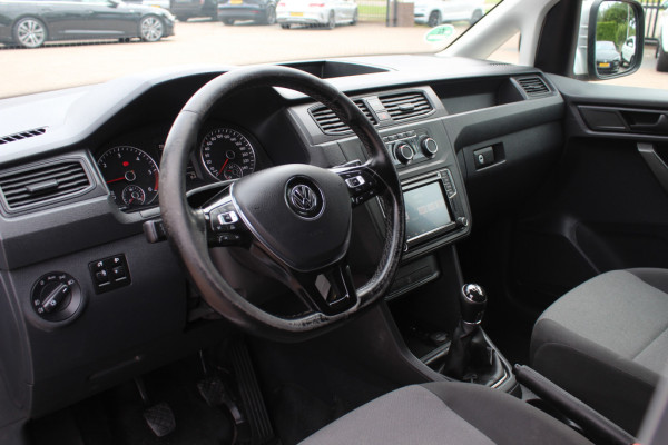 Volkswagen Caddy 2.0 TDI L1H1 BMT Highline / Trekhaak / Apple CarPlay / Navigatie / Xenon / 17'' / Parkeerhulp achter / Zijschuifdeur rechts / Cruise Control
