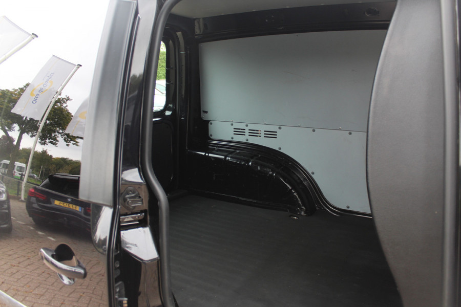 Volkswagen Caddy 2.0 TDI L1H1 BMT Highline / Trekhaak / Apple CarPlay / Navigatie / Xenon / 17'' / Parkeerhulp achter / Zijschuifdeur rechts / Cruise Control