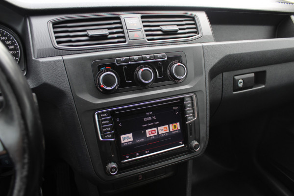 Volkswagen Caddy 2.0 TDI L1H1 BMT Highline / Trekhaak / Apple CarPlay / Navigatie / Xenon / 17'' / Parkeerhulp achter / Zijschuifdeur rechts / Cruise Control