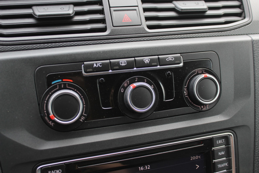 Volkswagen Caddy 2.0 TDI L1H1 BMT Highline / Trekhaak / Apple CarPlay / Navigatie / Xenon / 17'' / Parkeerhulp achter / Zijschuifdeur rechts / Cruise Control