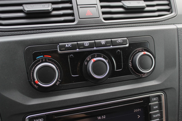 Volkswagen Caddy 2.0 TDI L1H1 BMT Highline / Trekhaak / Apple CarPlay / Navigatie / Xenon / 17'' / Parkeerhulp achter / Zijschuifdeur rechts / Cruise Control