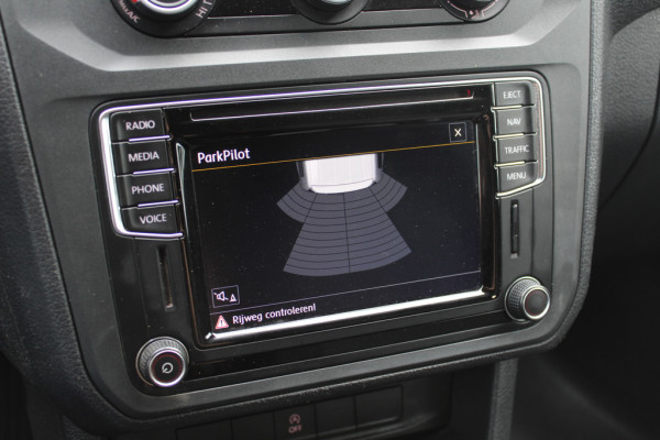 Volkswagen Caddy 2.0 TDI L1H1 BMT Highline / Trekhaak / Apple CarPlay / Navigatie / Xenon / 17'' / Parkeerhulp achter / Zijschuifdeur rechts / Cruise Control