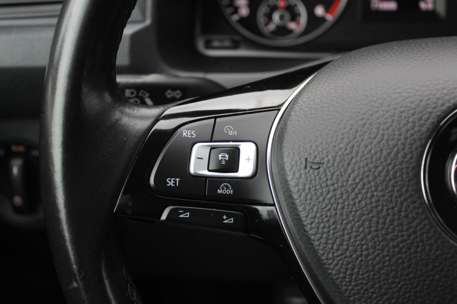 Volkswagen Caddy 2.0 TDI L1H1 BMT Highline / Trekhaak / Apple CarPlay / Navigatie / Xenon / 17'' / Parkeerhulp achter / Zijschuifdeur rechts / Cruise Control