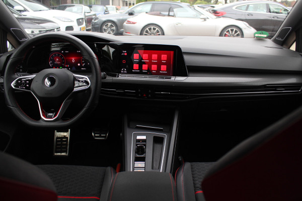 Volkswagen Golf 2.0 TSI GTI Clubsport 45 Jahre Edition / Verlengde Garantie / Akrapovic / Trekhaak / Camera / Harman Kardon / Keyless / 19'' / Apple CarPlay / Matrix LED / Dodehoek / Stuur+Stoelverwarming / ACC