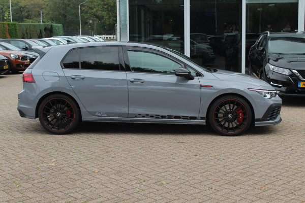 Volkswagen Golf 2.0 TSI GTI Clubsport 45 Jahre Edition / Verlengde Garantie / Akrapovic / Trekhaak / Camera / Harman Kardon / Keyless / 19'' / Apple CarPlay / Matrix LED / Dodehoek / Stuur+Stoelverwarming / ACC
