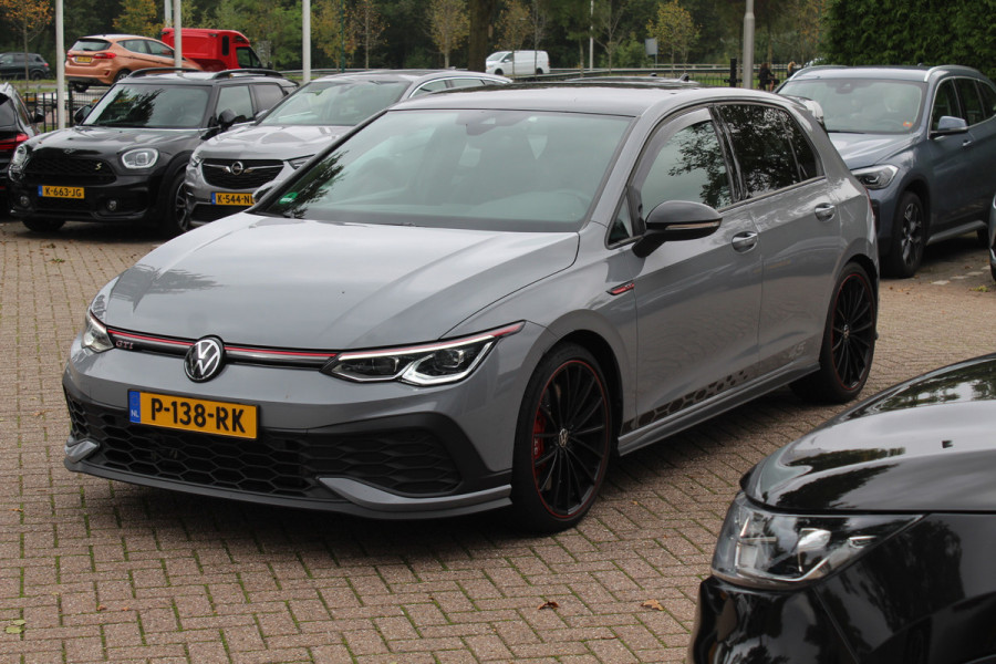 Volkswagen Golf 2.0 TSI GTI Clubsport 45 Jahre Edition / Verlengde Garantie / Akrapovic / Trekhaak / Camera / Harman Kardon / Keyless / 19'' / Apple CarPlay / Matrix LED / Dodehoek / Stuur+Stoelverwarming / ACC