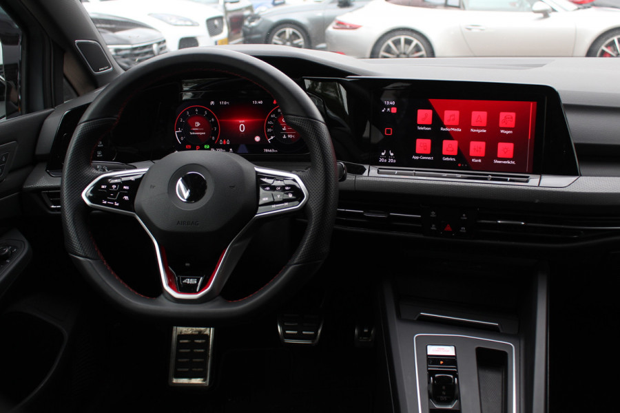 Volkswagen Golf 2.0 TSI GTI Clubsport 45 Jahre Edition / Verlengde Garantie / Akrapovic / Trekhaak / Camera / Harman Kardon / Keyless / 19'' / Apple CarPlay / Matrix LED / Dodehoek / Stuur+Stoelverwarming / ACC