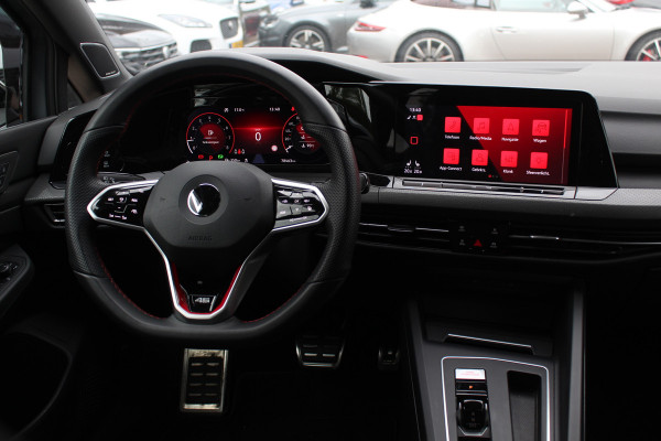 Volkswagen Golf 2.0 TSI GTI Clubsport 45 Jahre Edition / Verlengde Garantie / Akrapovic / Trekhaak / Camera / Harman Kardon / Keyless / 19'' / Apple CarPlay / Matrix LED / Dodehoek / Stuur+Stoelverwarming / ACC