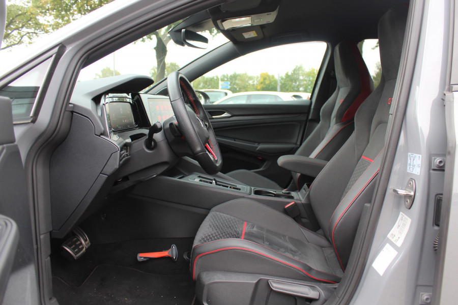 Volkswagen Golf 2.0 TSI GTI Clubsport 45 Jahre Edition / Verlengde Garantie / Akrapovic / Trekhaak / Camera / Harman Kardon / Keyless / 19'' / Apple CarPlay / Matrix LED / Dodehoek / Stuur+Stoelverwarming / ACC
